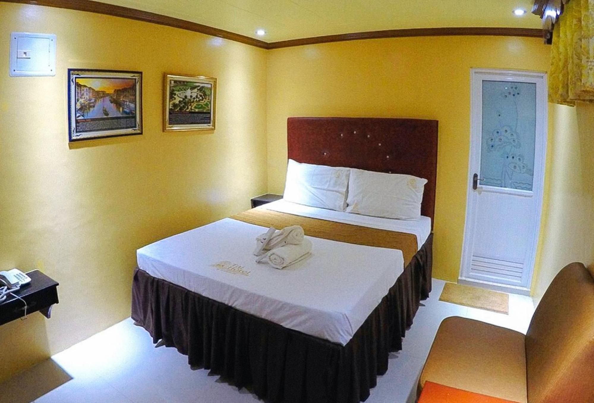 Reddoorz Plus @ Taj Hotel Tuguegarao Exterior photo
